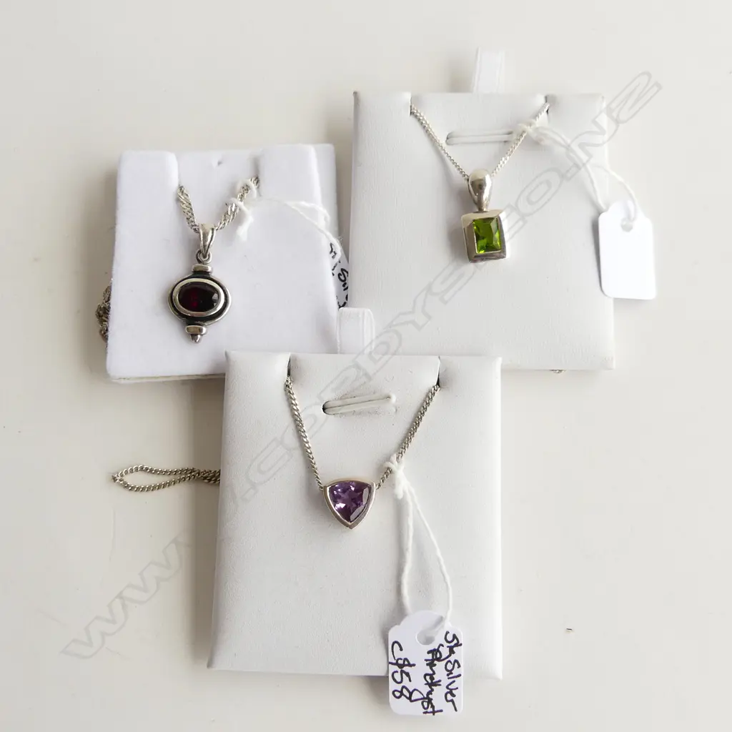 3 925 SILVER PENDANT NECKLACES; GARNET, PERIDOT, AMETHYST Image 1++