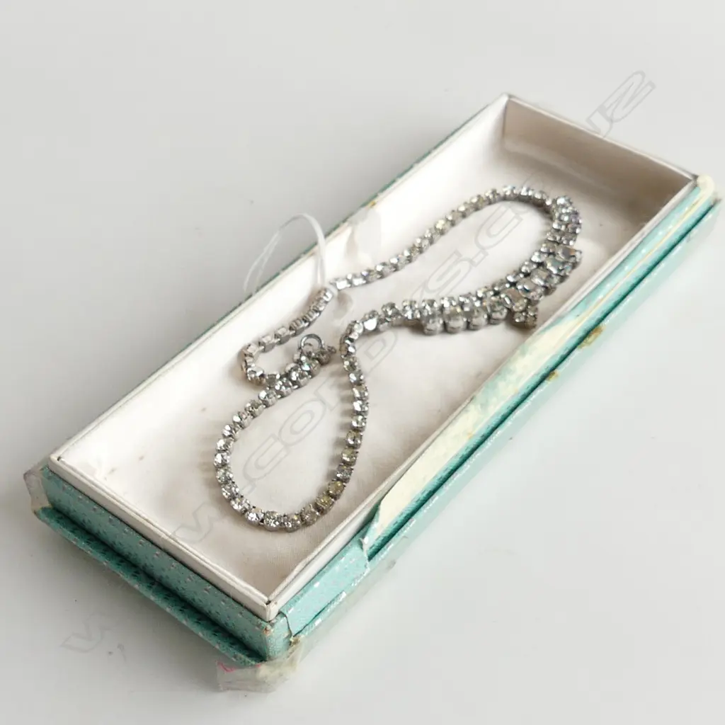 VINTAGE CRYSTAL NECKLACE IN BOX Image 1++