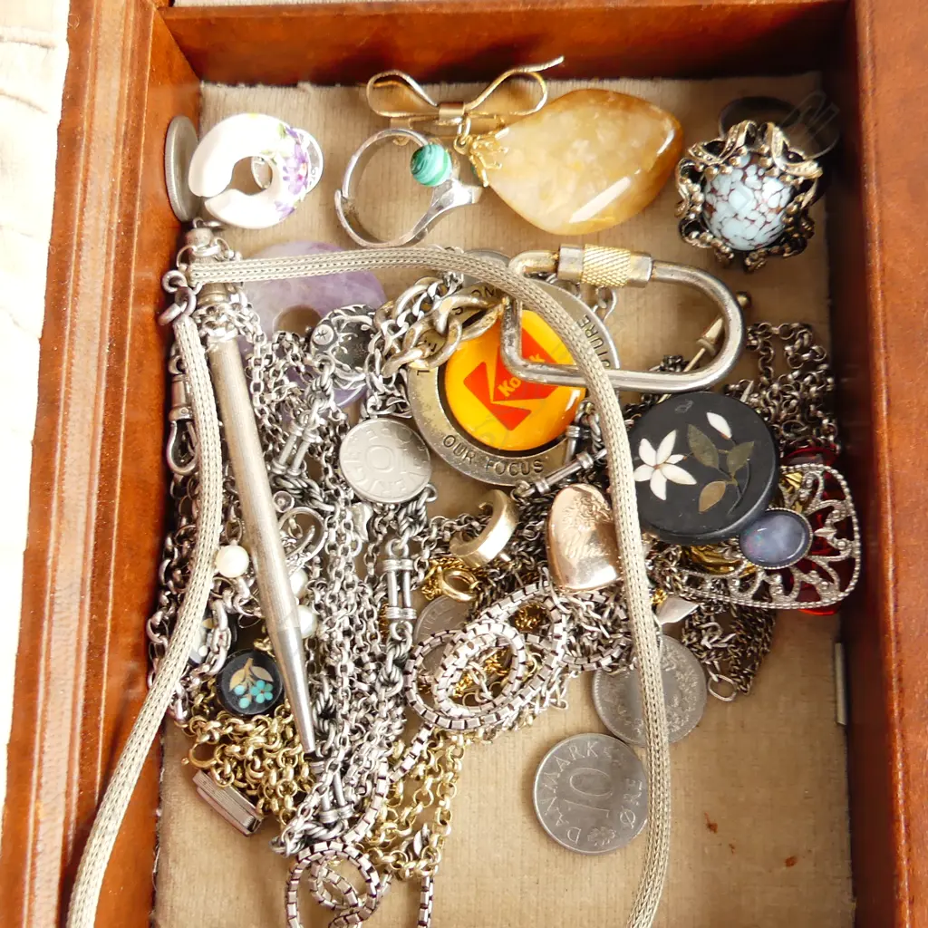 LEATHER JEWELLERY BOX & LEATHER JEWELLERY TRAVEL FOLD WITH ASST COSTUME JEWELLERY IN BOTH  Image 1++