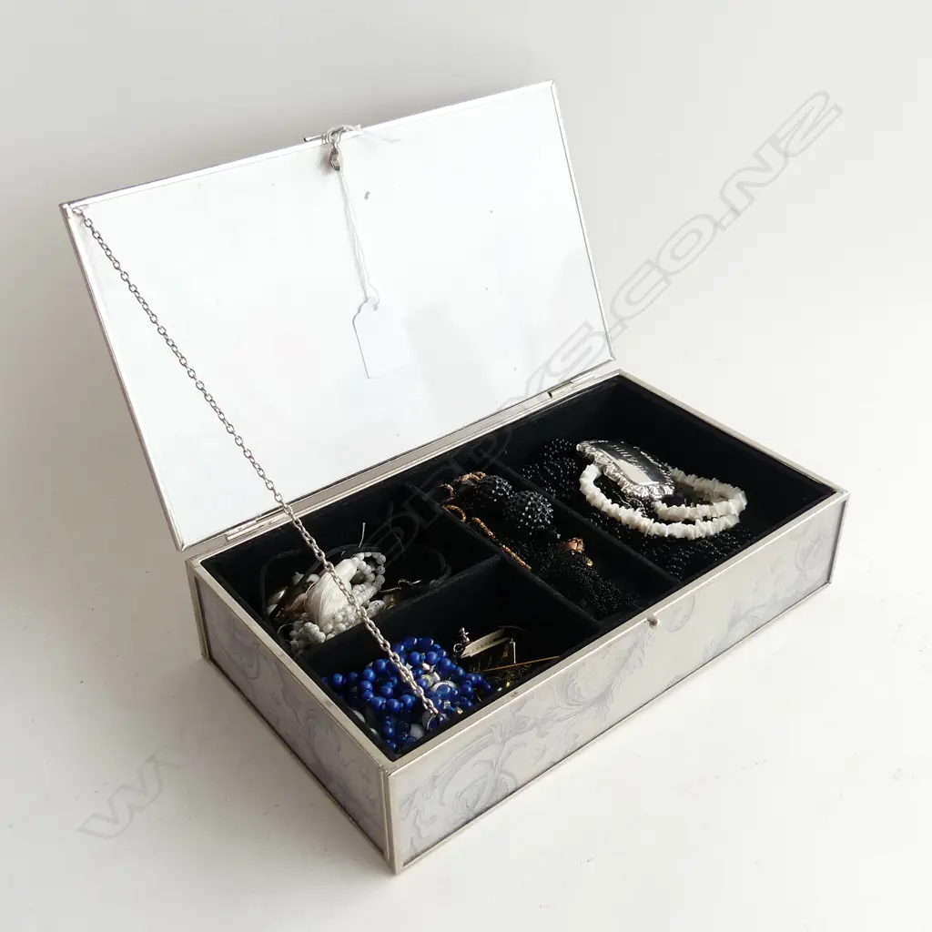 2 BOXES COSTUME JEWELLERY ETC Image 1++