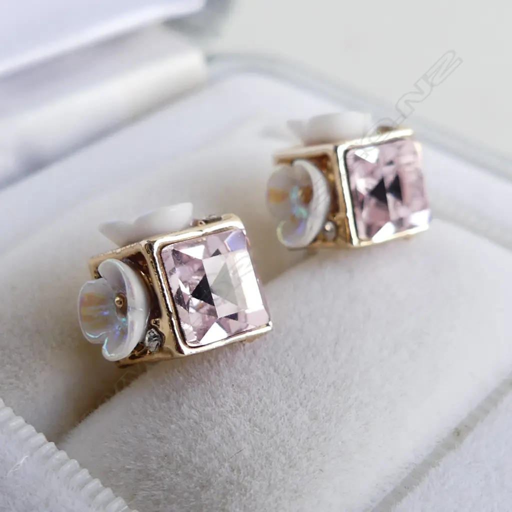 PAIR OF PINK DIAMANTE AND FLOWERS EARRINGS (COSTUME) Image 1++