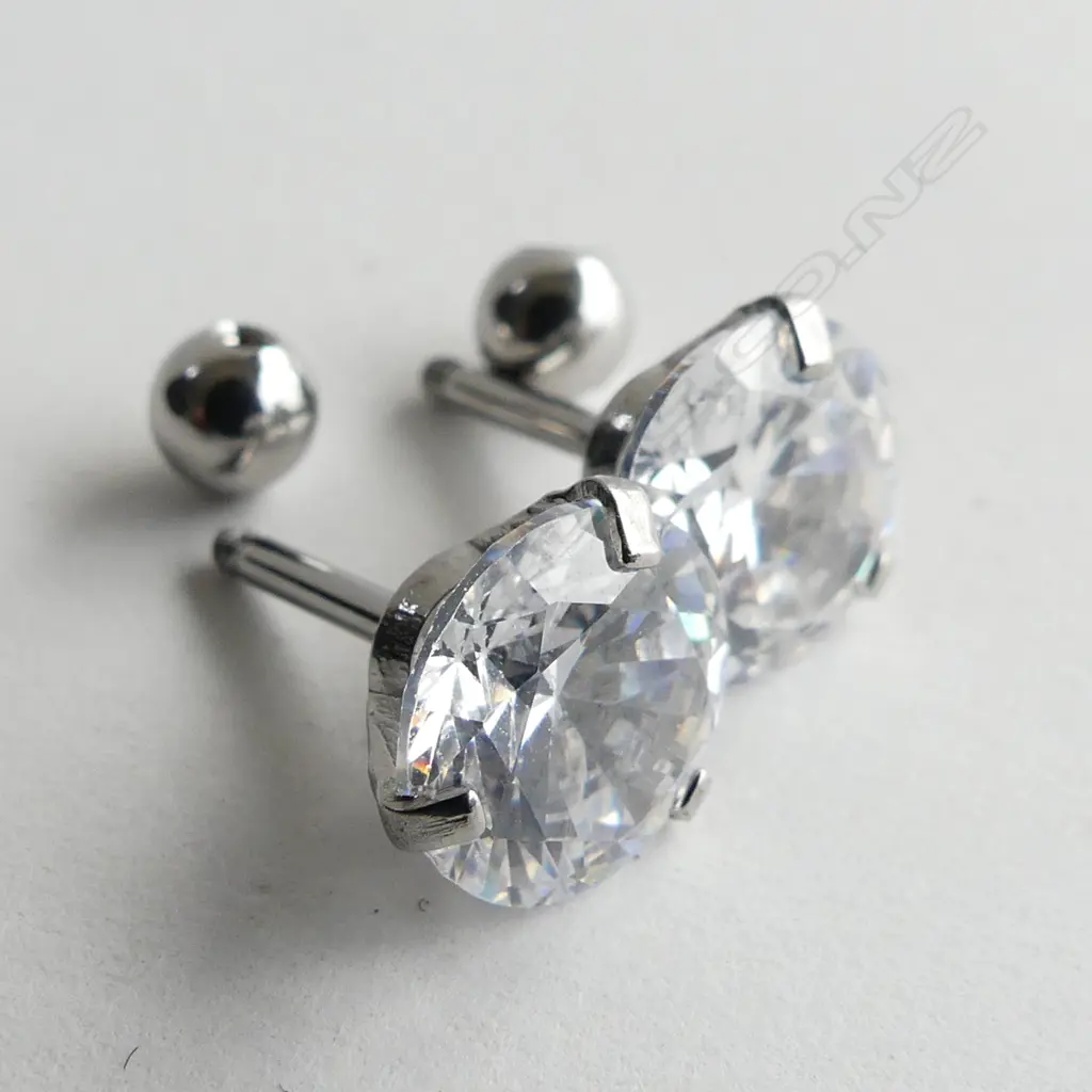 BOX PR 2CT FAUX DIAMOND PIERCING STUDS (IE BELLY BUTTON) Image 1++