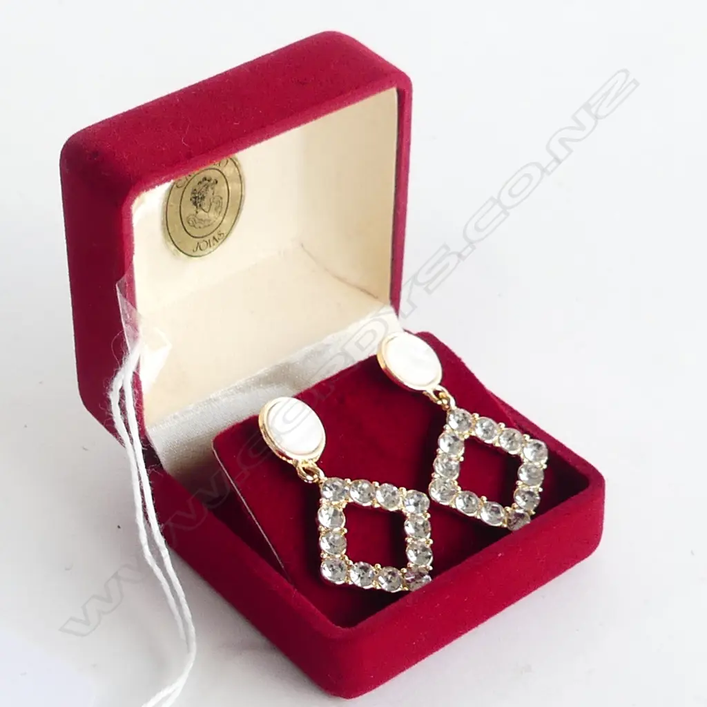 PAIR DIAMANTE EARRINGS (COSTUME) Image 1++