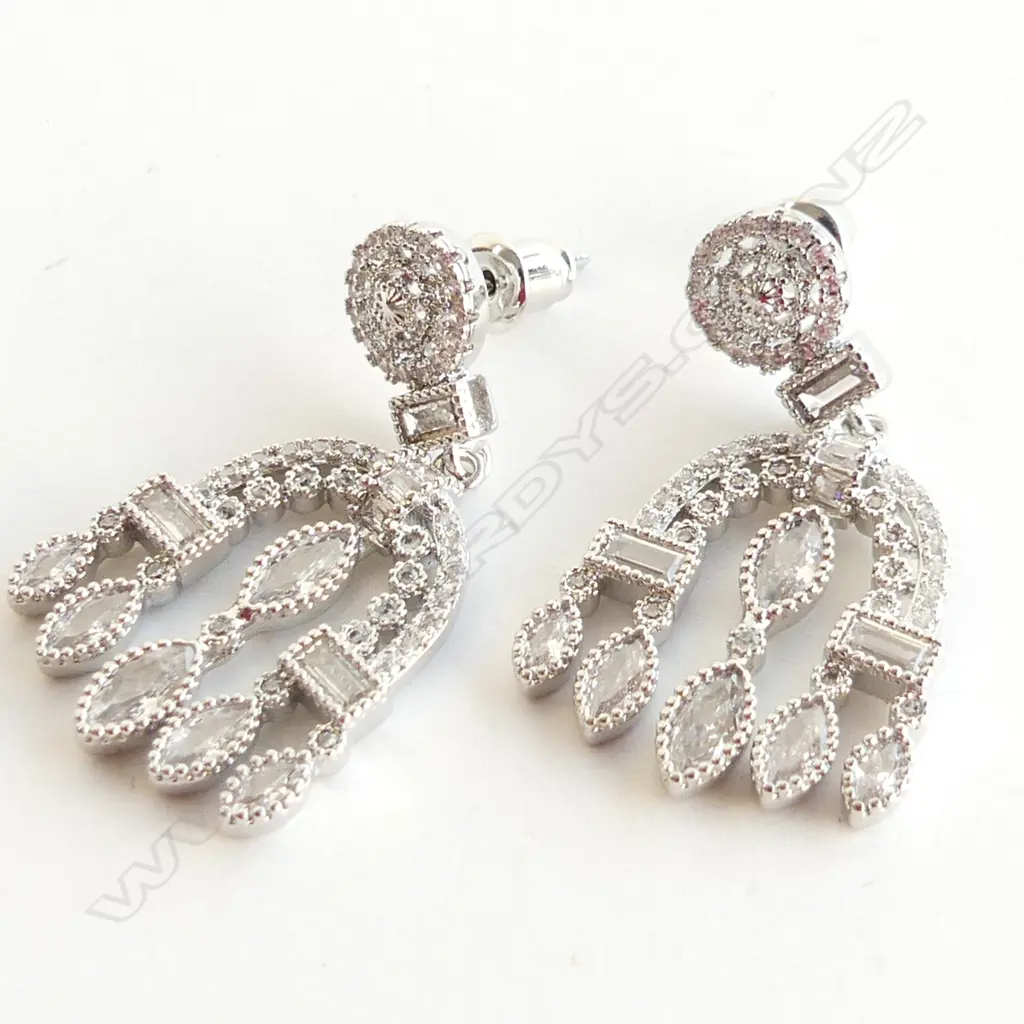 2 PR EARRINGS FAUX DIAMOND & SILVER CHANDELIER DROP EARRINGS & PR CLIP DIAMANTE Image 1++