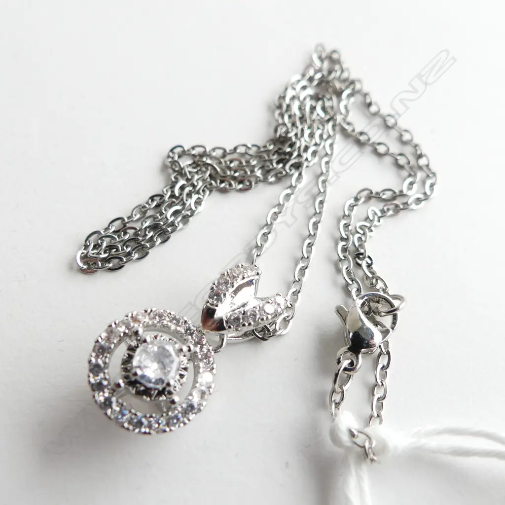 SILVER PLATED DIAMANTE DROP PENDANT NECKLACE  Image 1++