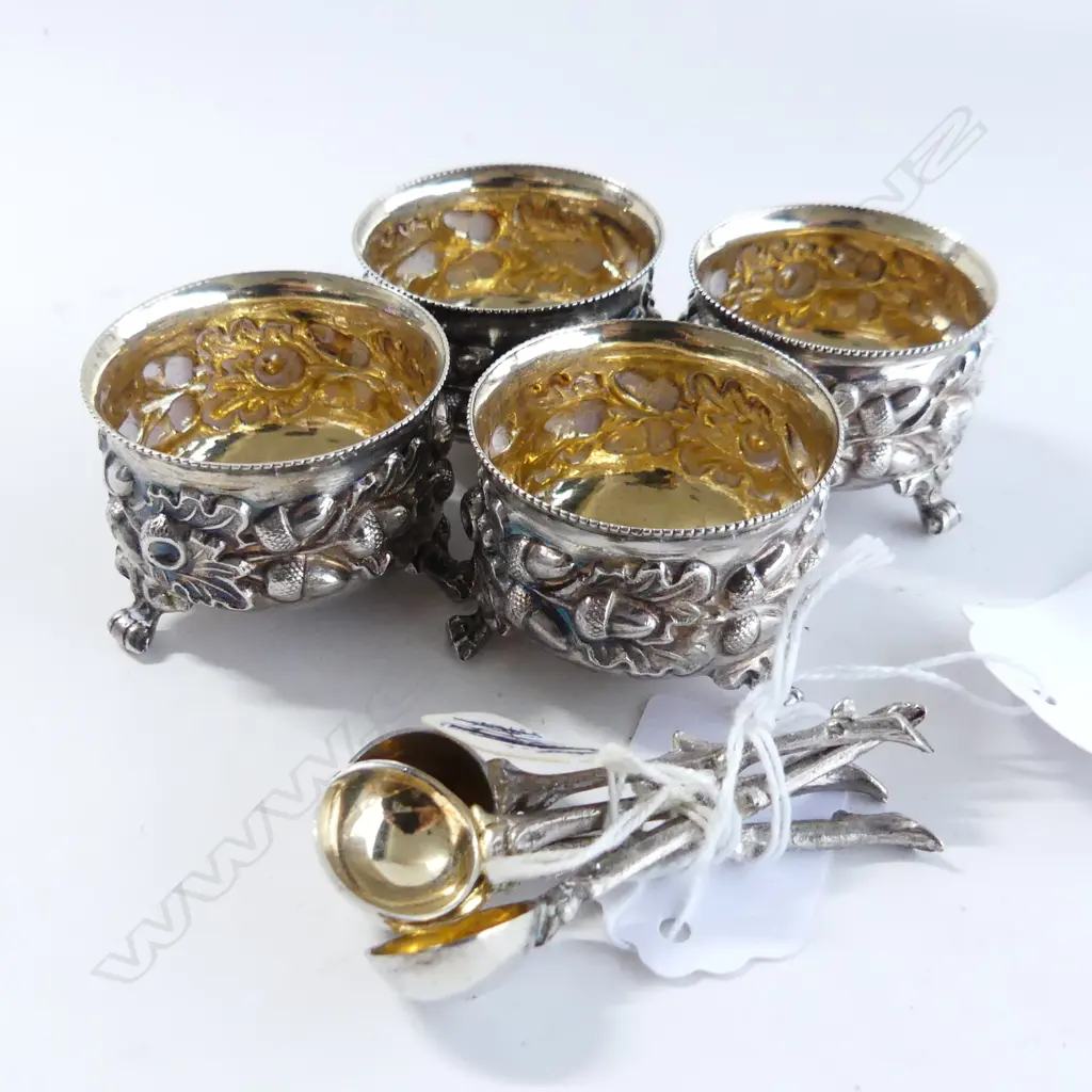 SET 4 VICTORIAN SILVER EMBOSSED SALTS + SPOONSL.1892 142gms Image 1++