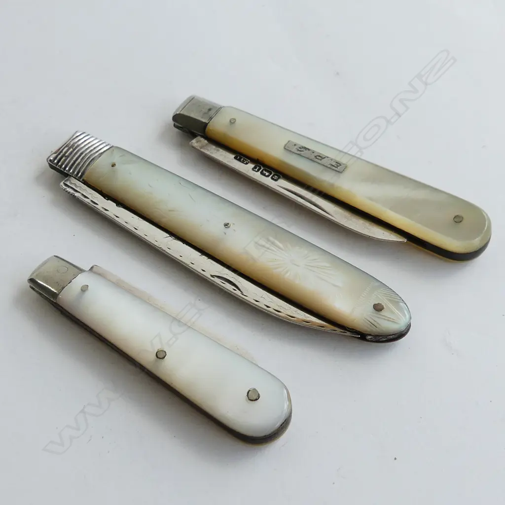 3 S/SILVER MOP POCKET FRUIT KNIVES Image 1++
