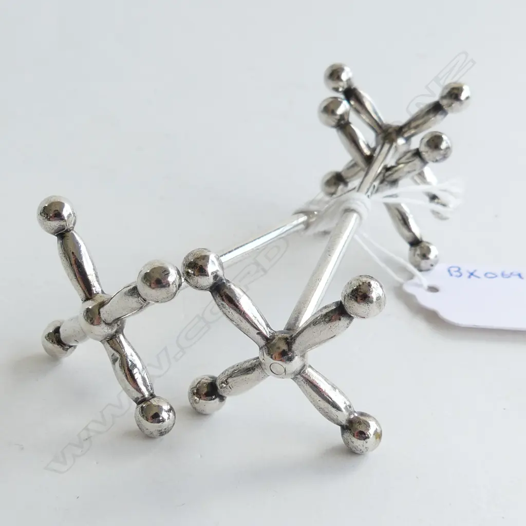 PR S/SILVER CARVER RESTS  25grms Image 1++