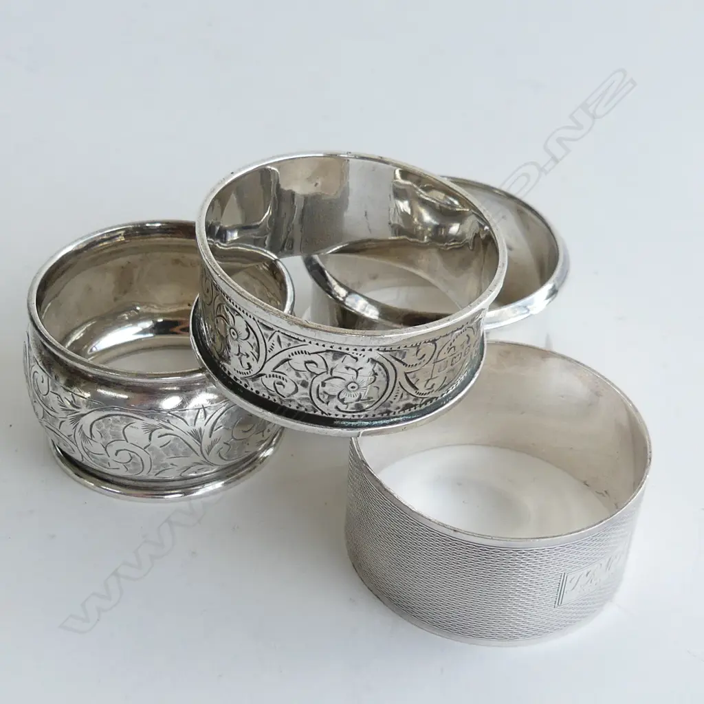 4 MISS MATCHED S/SILVER NAPPKIN RINGS 72grms Image 1++
