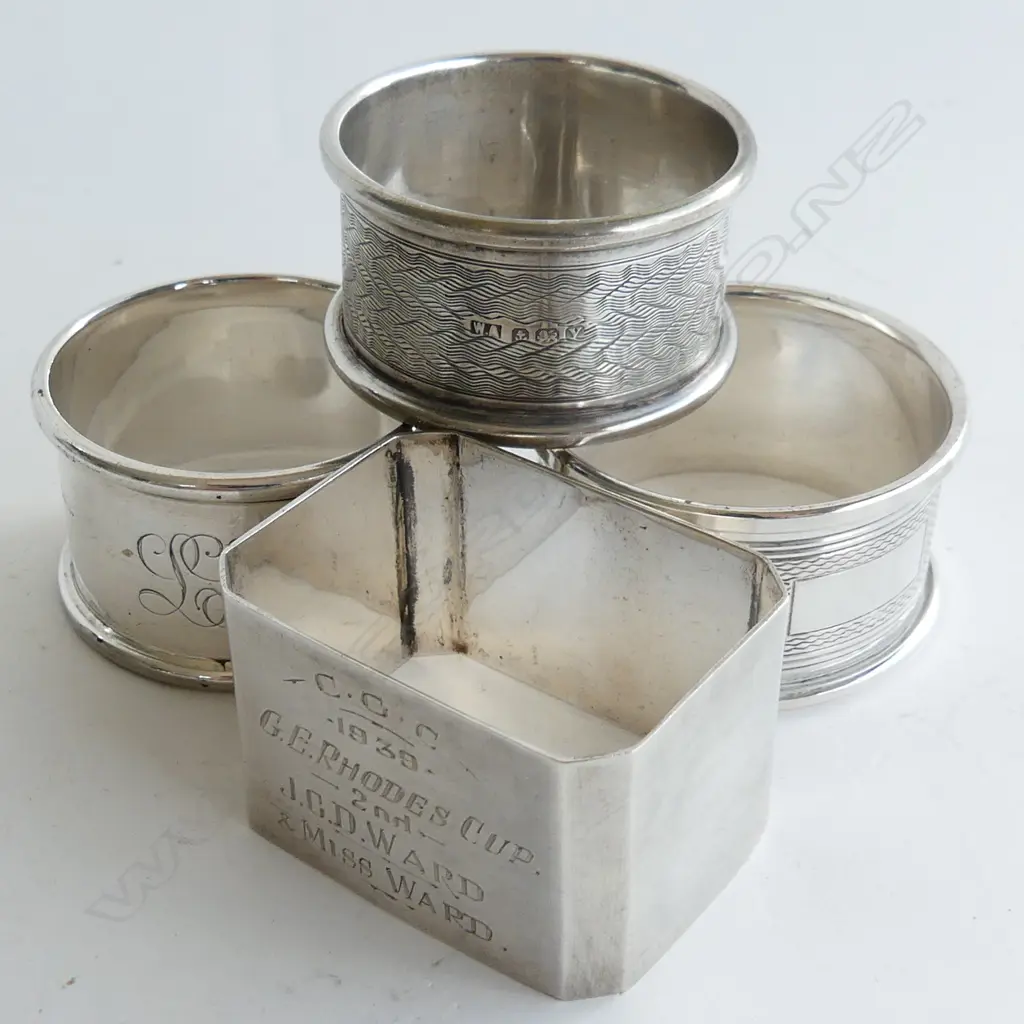 4 MISS MATCHED S/SILVER NAPPKIN RINGS 82grms Image 1++