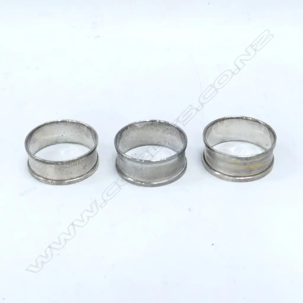 3 SILVER NAPKIN RINGS 39gms Image 1++
