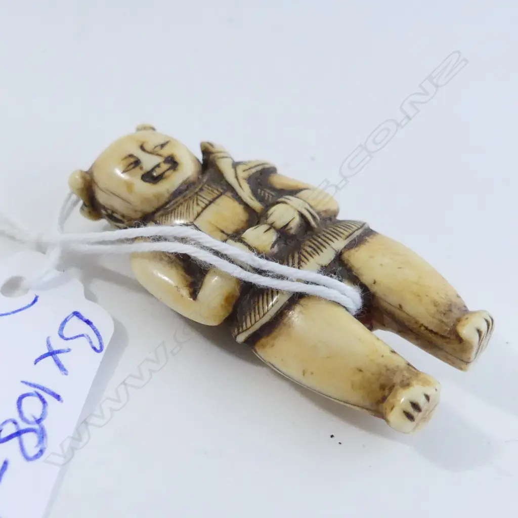 ANTIQUE JAPANESE CARVED IVORY FIGURED NETSUKE 4.7mm Image 1++