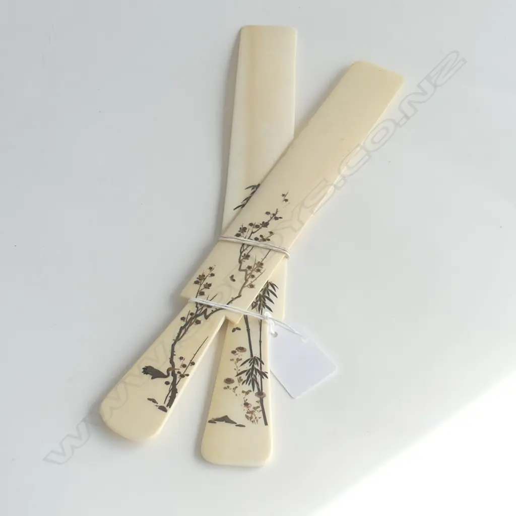 PR JAPANESE DECORATED IVORY PAPER KNIVES L.260mm gilded & painted highlights birds & florals Image 1++