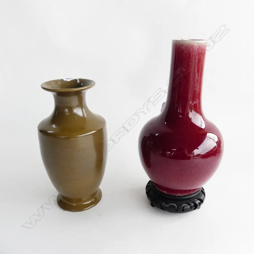 2 ORIENTAL POTTERY VASES; TEA GLAZE WITH WOODEN STAND (H. 205MM) & RED GLAZE (H. 200MM) Image 1++