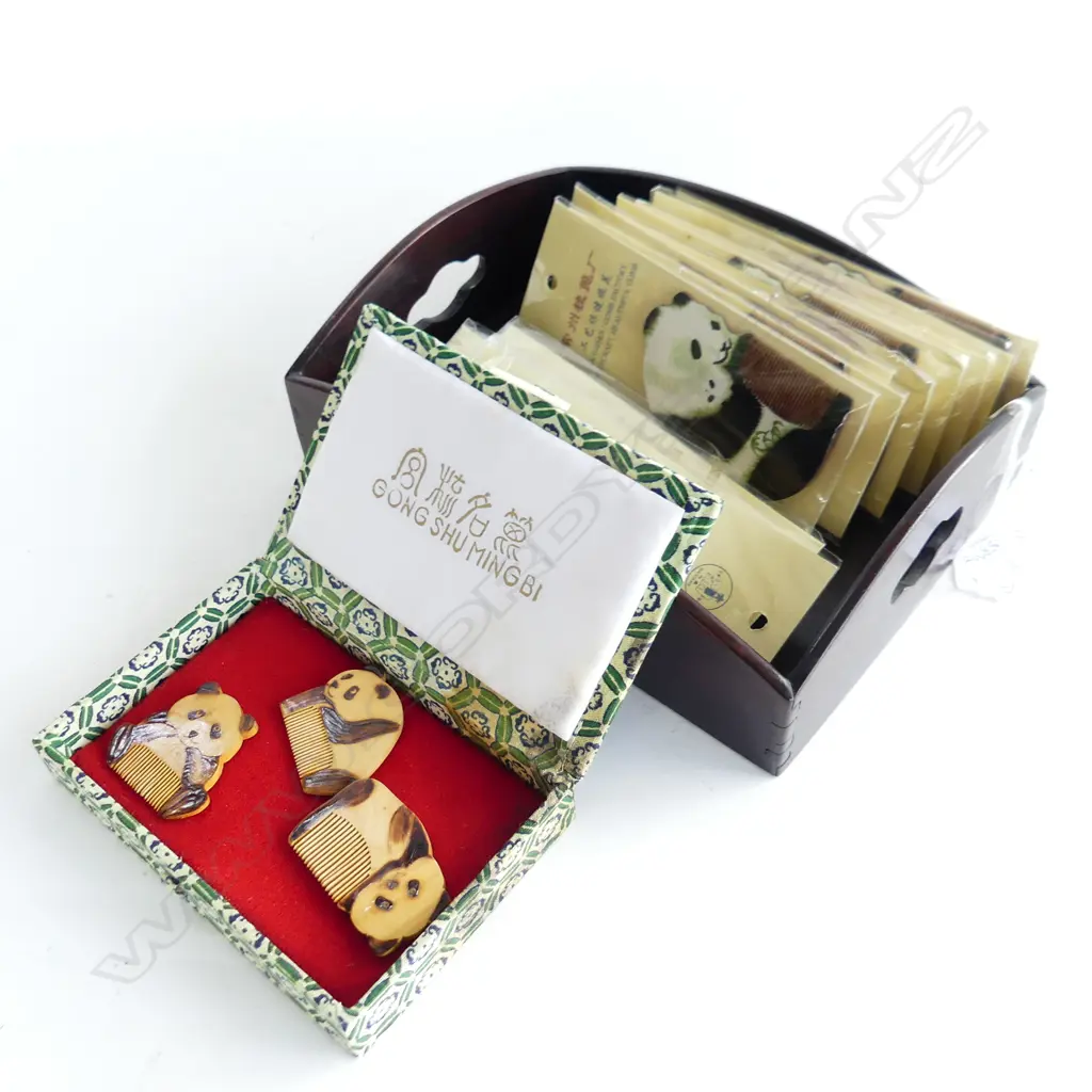 SM ROSEWOOD TRAY OF12 HANDCRAFTED PANDA COMBS - ALL IN ORIGINAL SEALED PACKS + BOX 3 SM WOODEN PANDA COMBS Image 1++