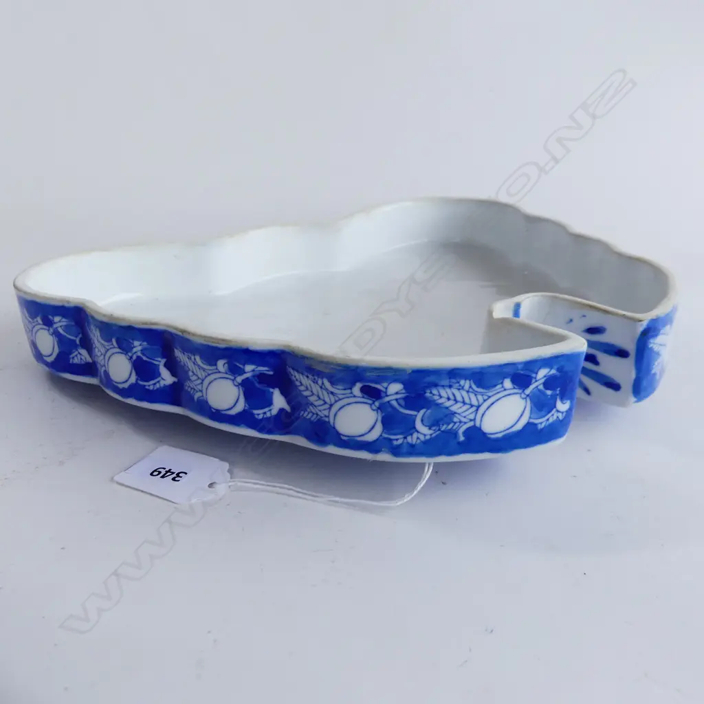 2 BLUE & WHITE  PORCELAIN BUTTERFLY LIDDED CONTAINERS, EACH WITH 5 INDIV. SECTION DISHES INSIDE DIA. 270, 180MM Image 1++