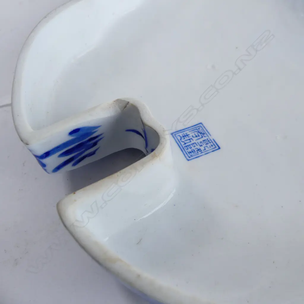 2 BLUE & WHITE  PORCELAIN BUTTERFLY LIDDED CONTAINERS, EACH WITH 5 INDIV. SECTION DISHES INSIDE DIA. 270, 180MM Image 1++