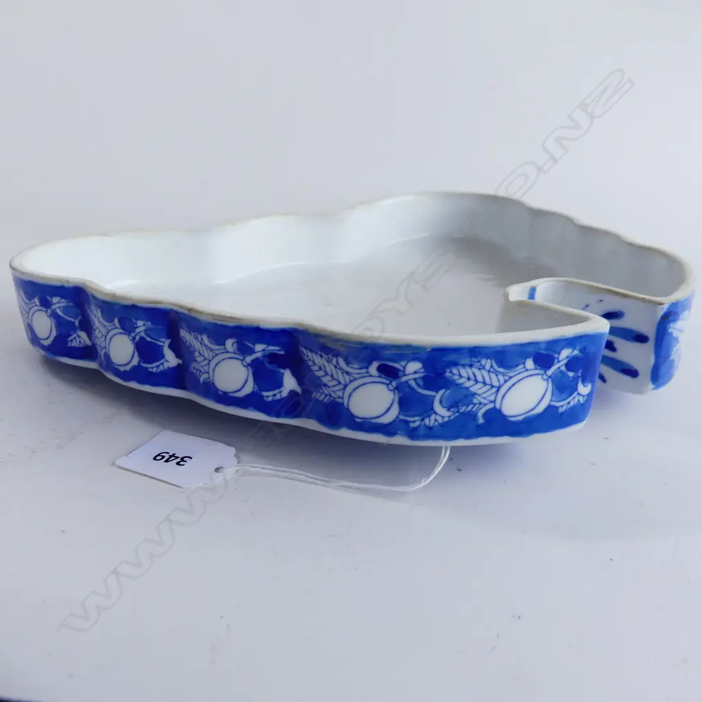 2 BLUE & WHITE  PORCELAIN BUTTERFLY LIDDED CONTAINERS, EACH WITH 5 INDIV. SECTION DISHES INSIDE DIA. 270, 180MM Image 1++