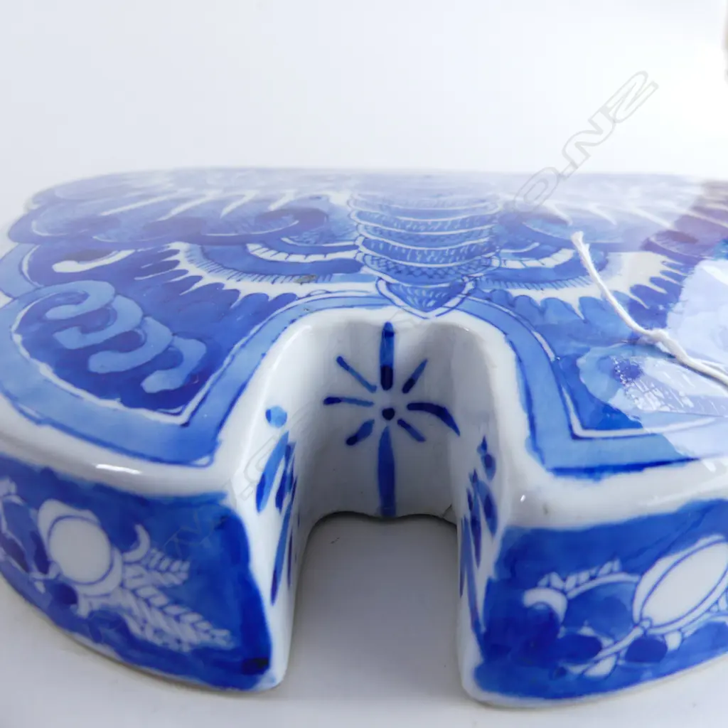 2 BLUE & WHITE  PORCELAIN BUTTERFLY LIDDED CONTAINERS, EACH WITH 5 INDIV. SECTION DISHES INSIDE DIA. 270, 180MM Image 1++