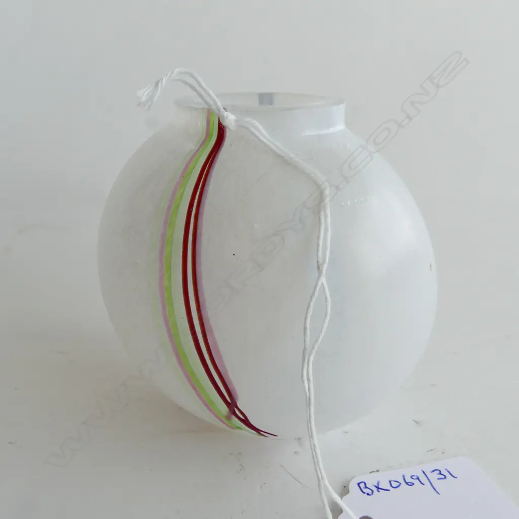 SMALL SIGNED GLASS VASE  KOSTA BODA  H80MM Image 1++