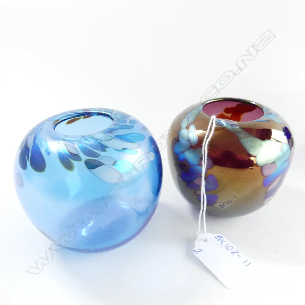 TWO GLASSPLANT IRIDESCENT GLASS VASES 1989, H. 75MM Image 1++