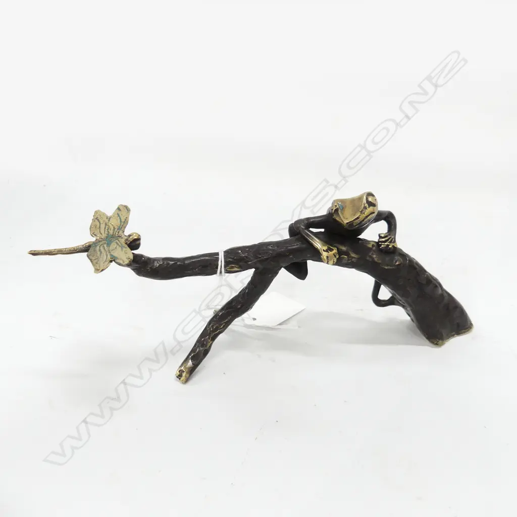 BRONZE FROG & DRAGONFLY ON A BRANCH L. 230MM Image 1++