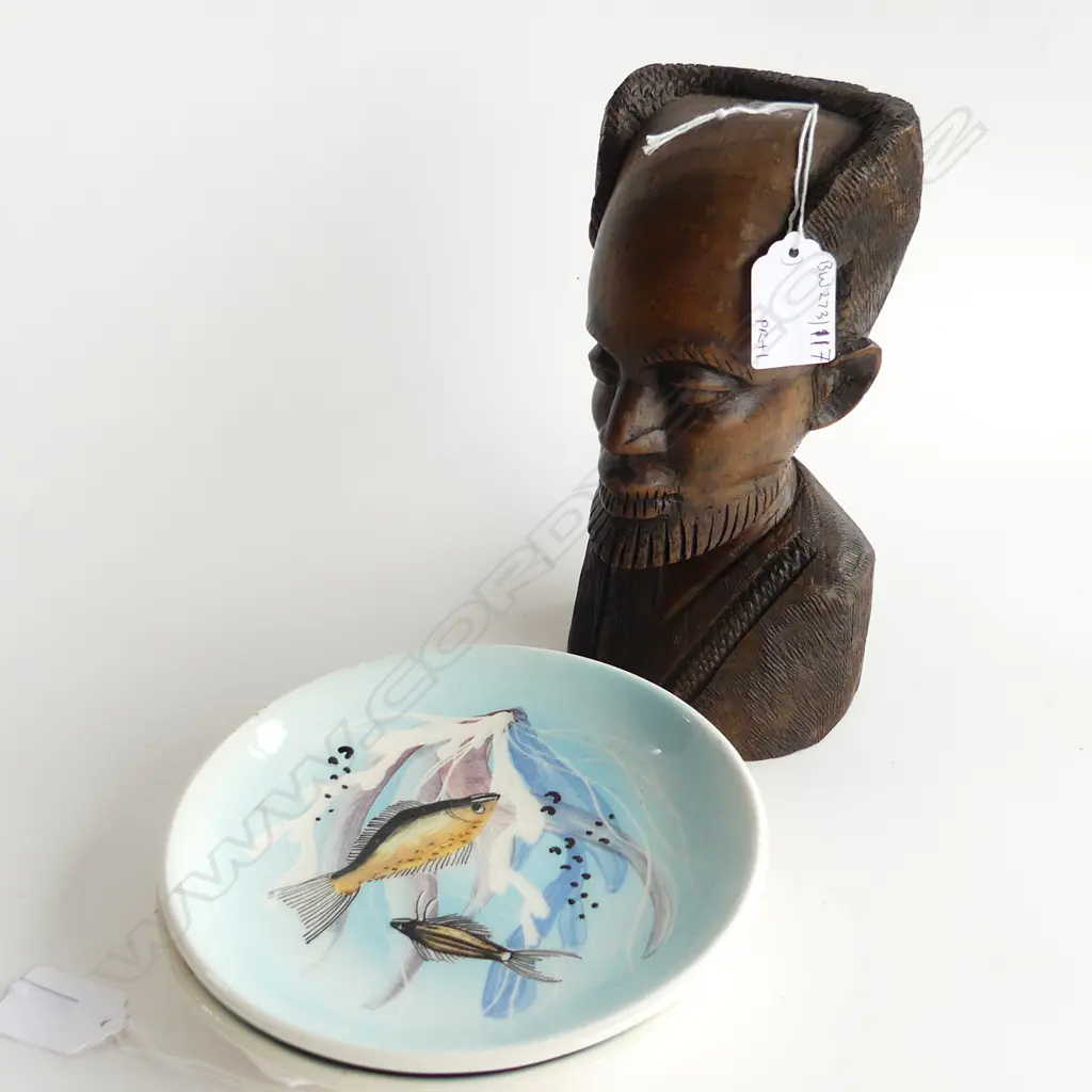 PR VANDE H/PAINTED PLATES FISH & DONKEY DIA 170MM + AFRICAN CARVED WOODEN BUST OF GENT H.210mm Image 1++