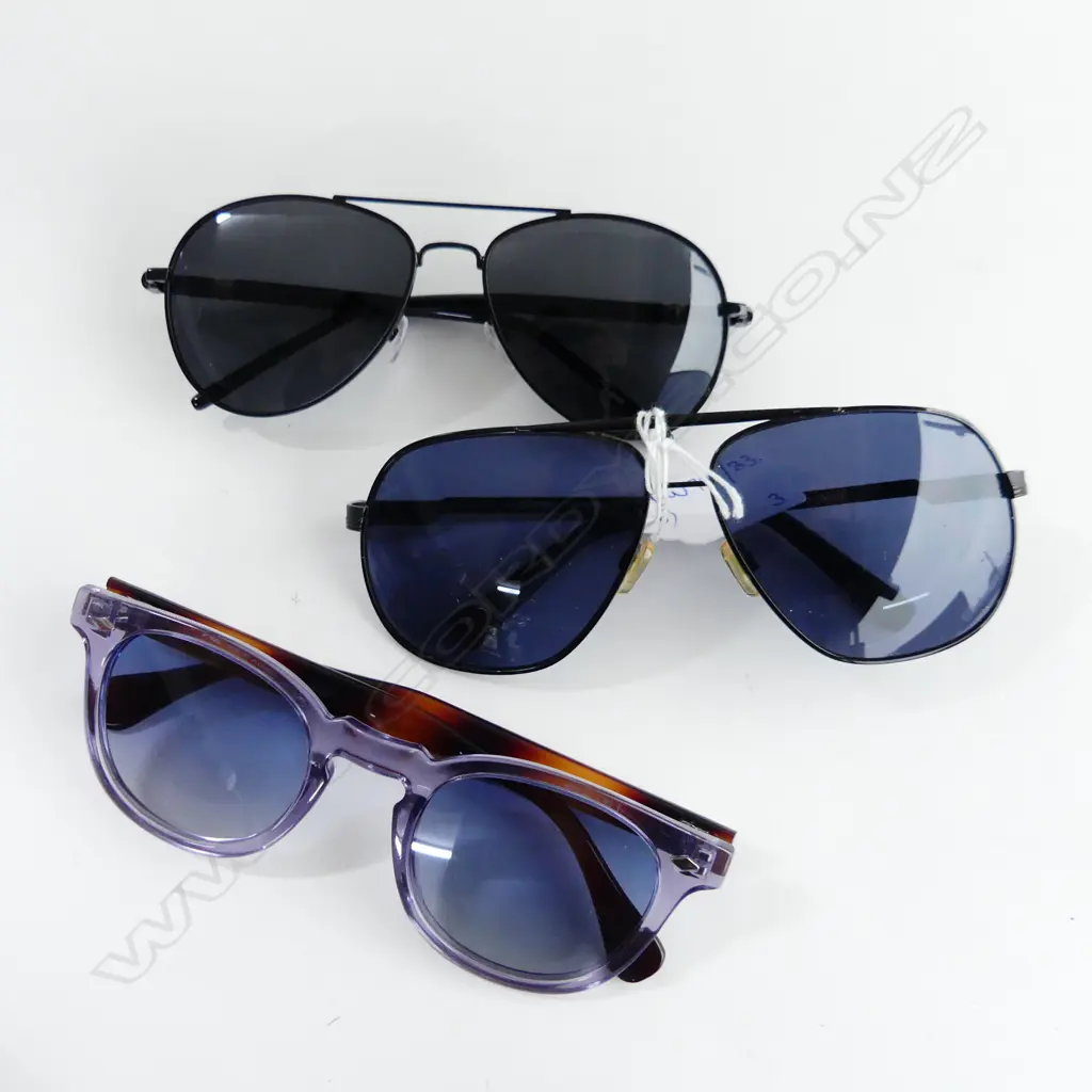 3 PRS MENS SUNGLASSES; 2 AVAITORS (LE SPECS & OTHER) + ME NEW YORK Image 1++