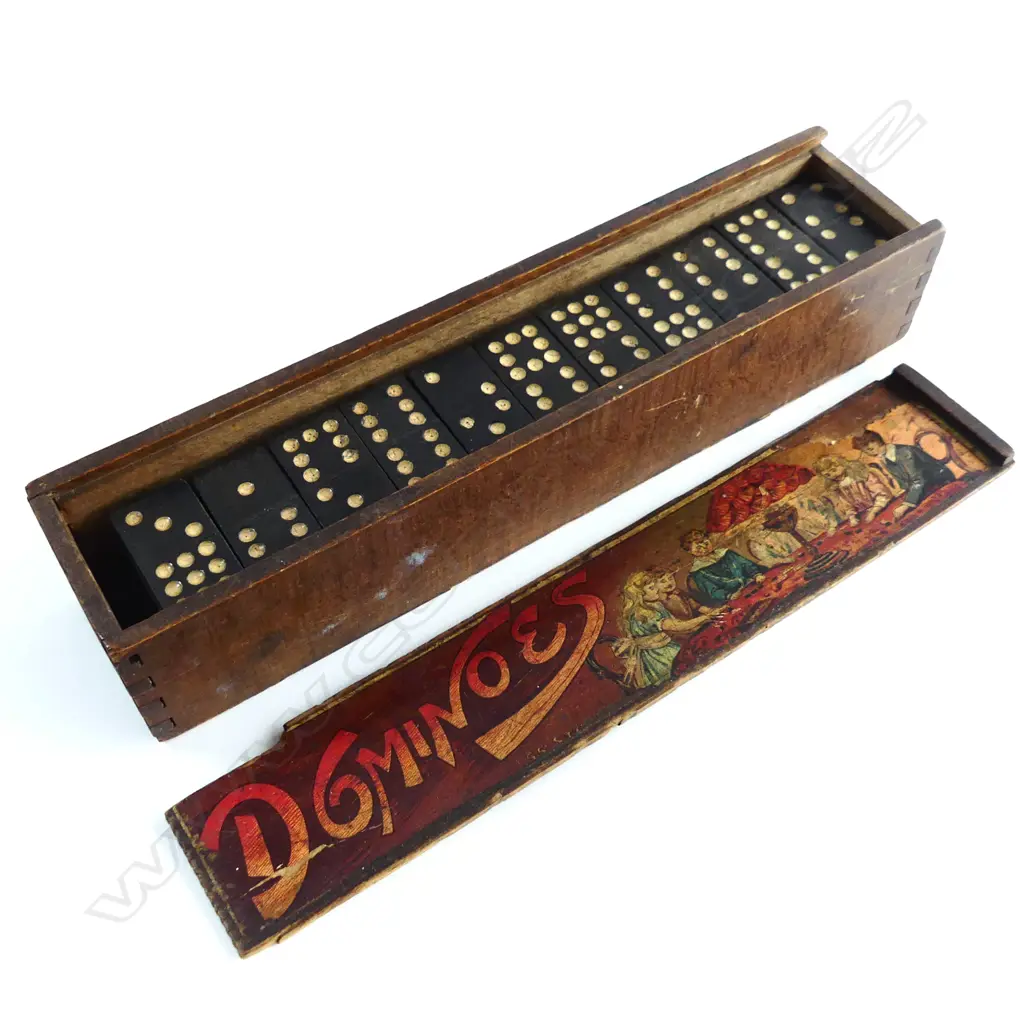 VINTAGE DOMINOES GAME IN WOODEN BOX Image 1++