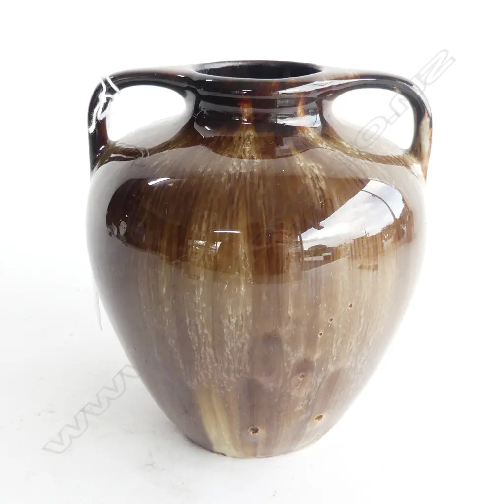 NZ  POTTERIES WELLINGTON BROWN & CREAM GLAZE VASE H. 165MM Image 1++