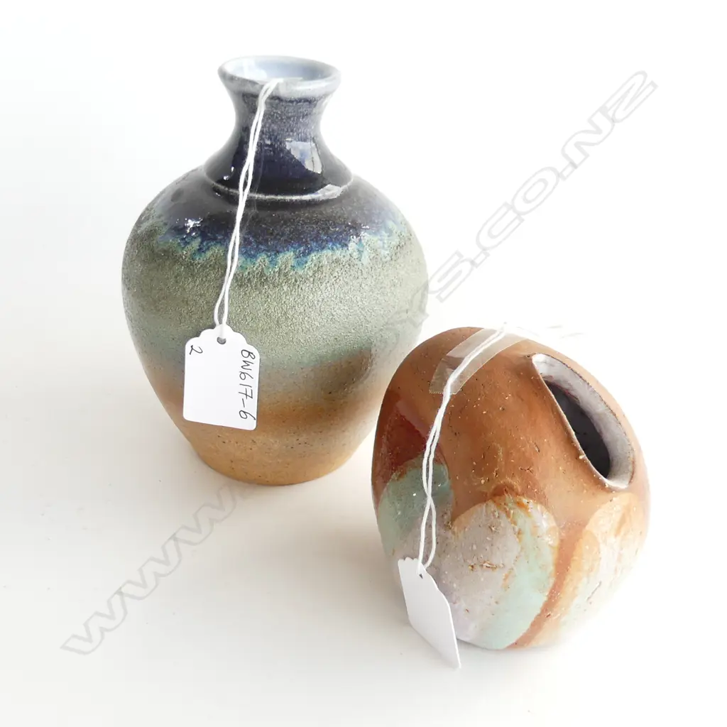 2 POTTERY VASES, BOTH SIG. TO BASES, H. 160, 100MM Image 1++