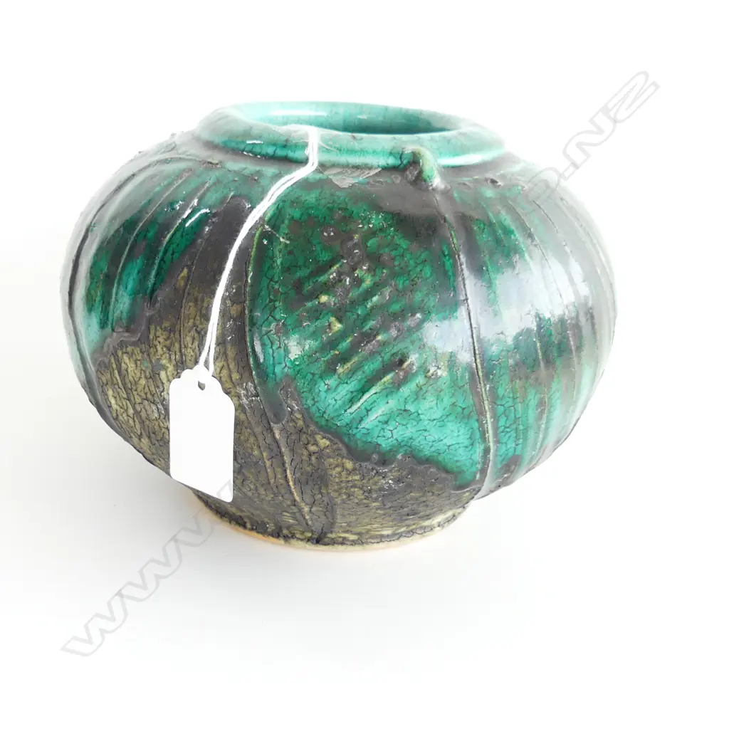 TOBY STAFFORD VASE WITH GREEN GLAZE OVER A CRACKLE GLAZE H. 160MM Image 1++