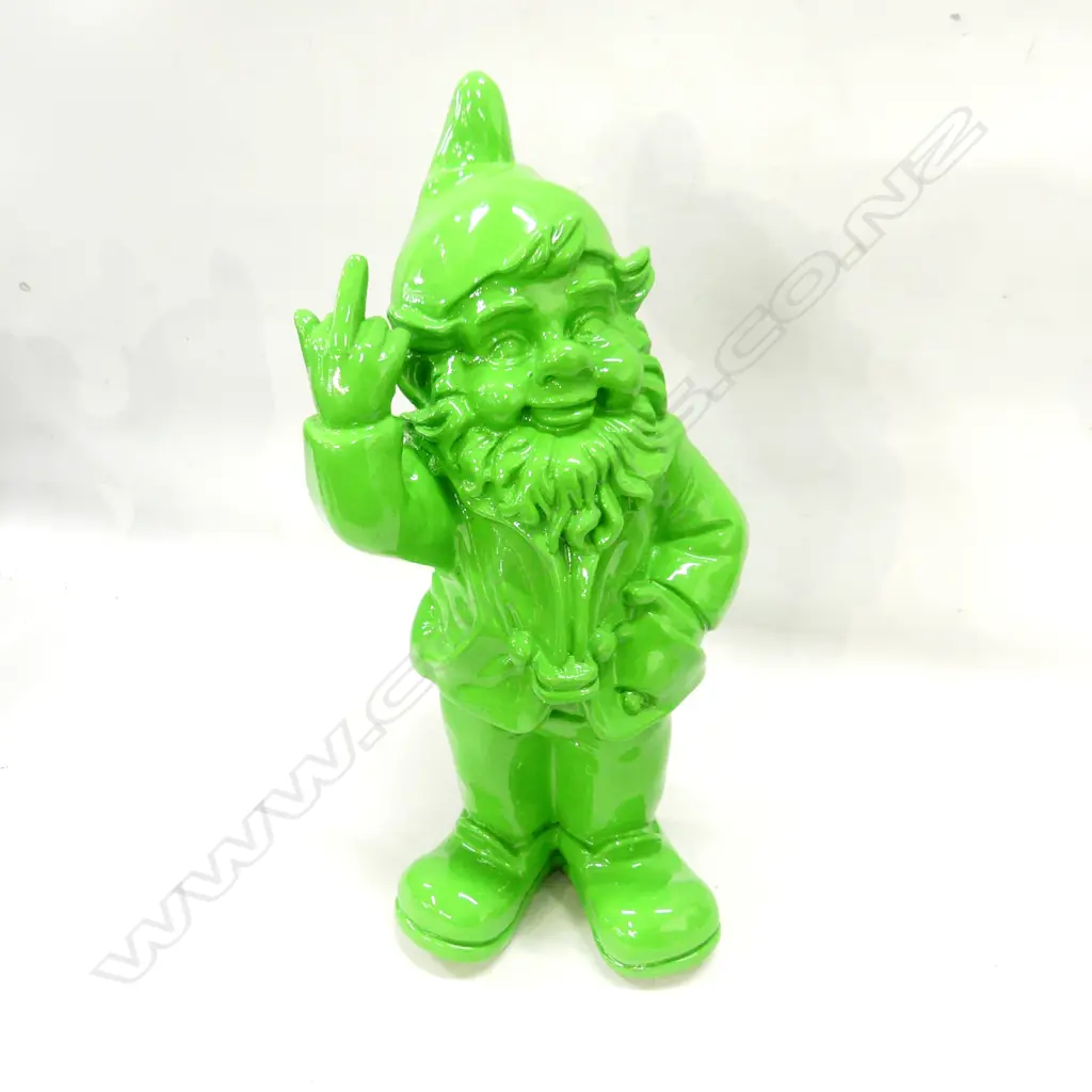 GREEN RESIN GNOME FLIPPING MIDDLE FINGER H.320mm Image 1++