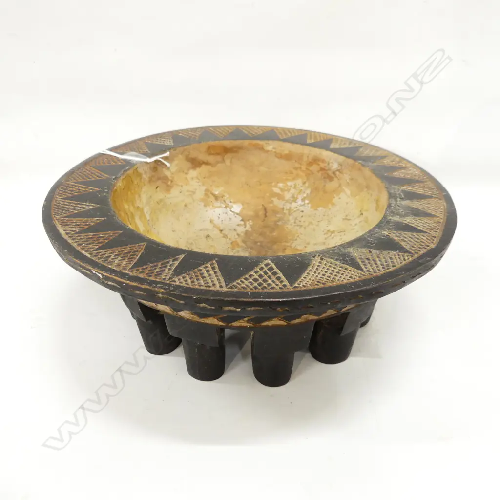 SAMOAN CARVED WOODEN KAVA BOWL. DIA 260mm Image 1++