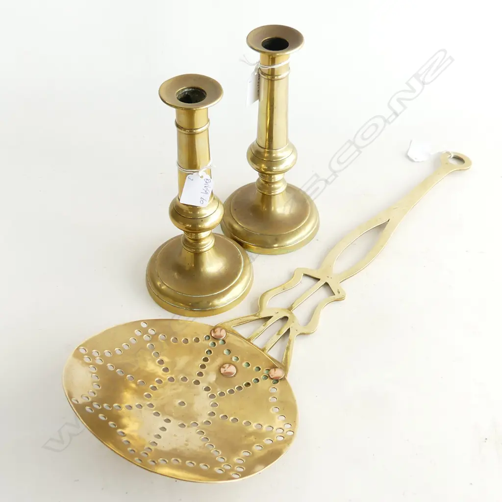 VICTORIAN BRASS  ITEMS CANDLESTICKS (PUSHERS ABSENT), H. 215mm & BRASS SKIMMWER, L. 570mm Image 1++