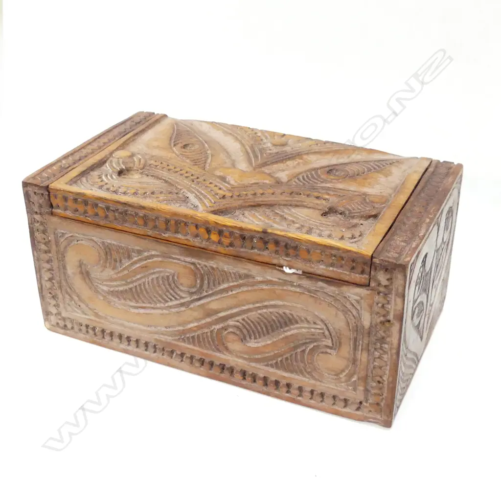 CARVED WOODEN MAORI BOX  235 X 135mm Image 1++
