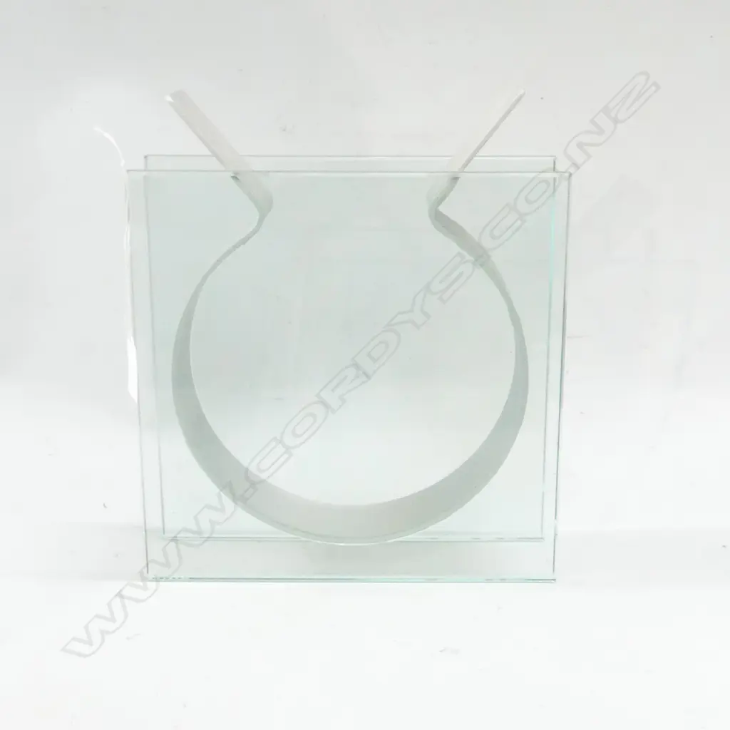 PETER HEWITT SQUARE RIBBON VASE H.265mm Image 1++