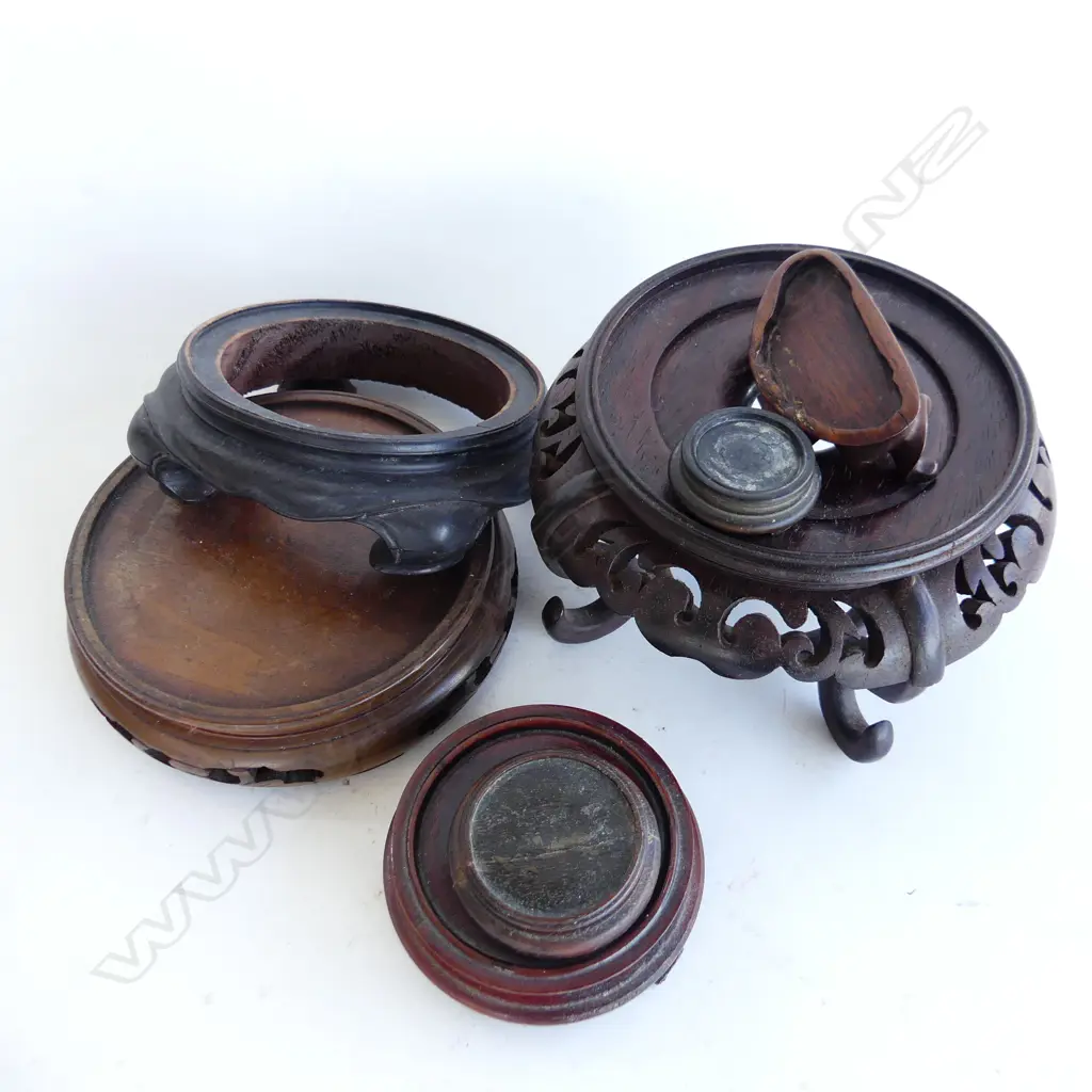 BOX 7 ASST ORIENTAL WOODEN STANDS  Image 1++