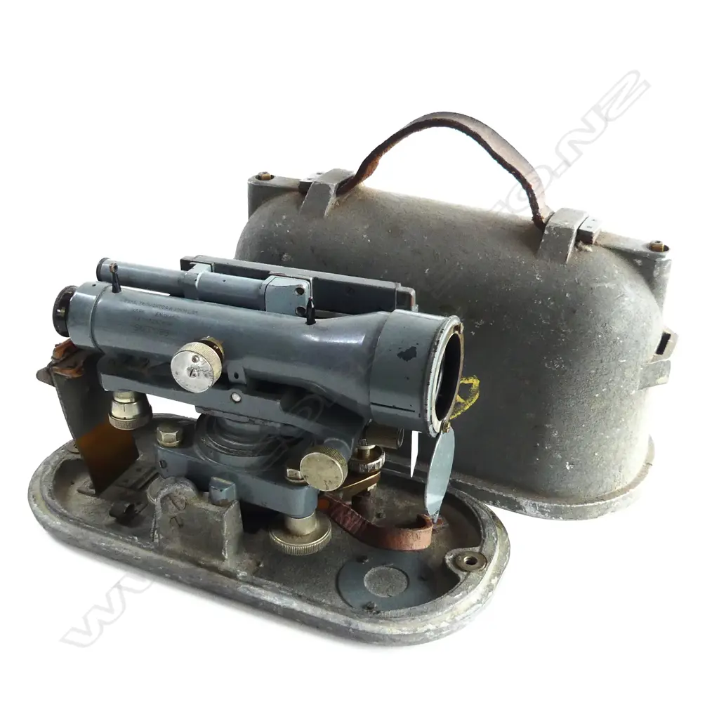 SURVERYORS LEVEL - COOKE, TROUGHTON & SIMMS LTD YORK ENGLAND CASED WITH LEATHER HANDLE ... Image 1++