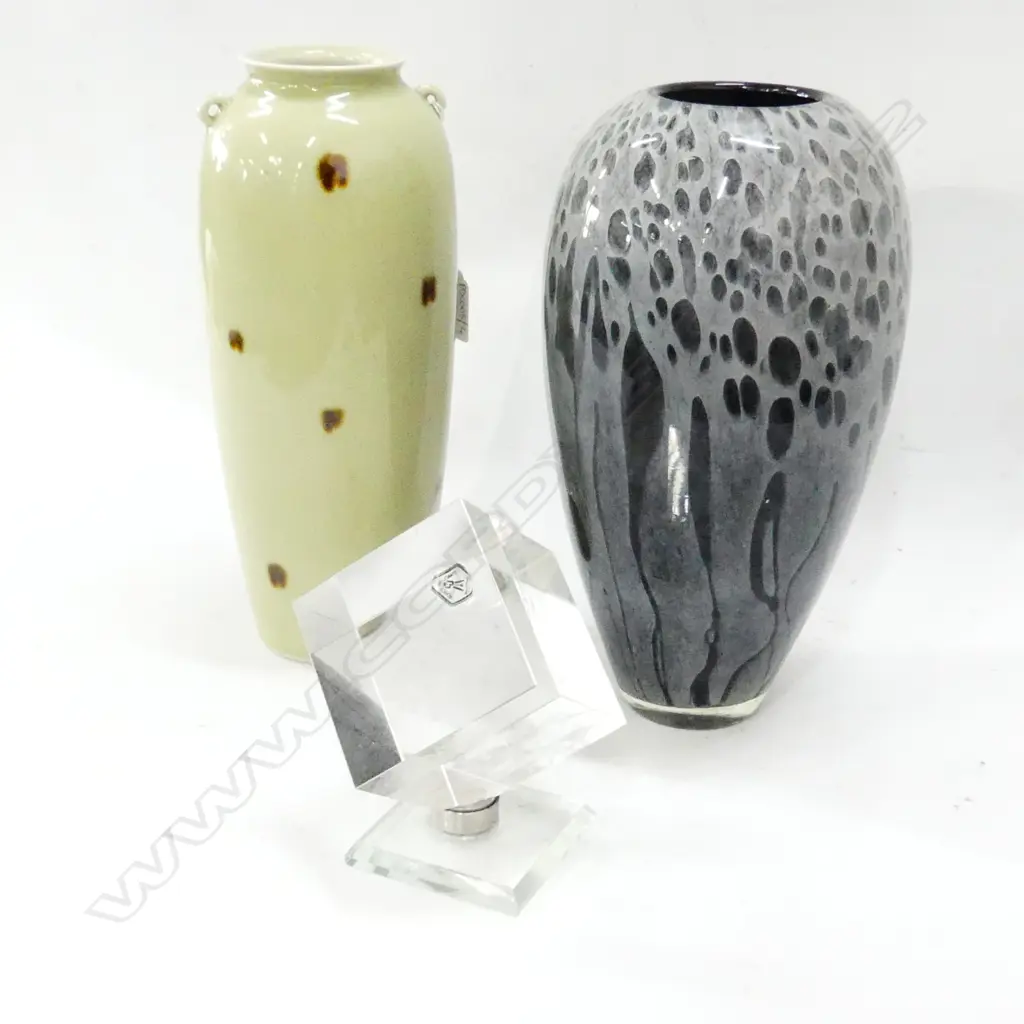 2 VASES H.280mm + SPINNING CUBE Image 1++