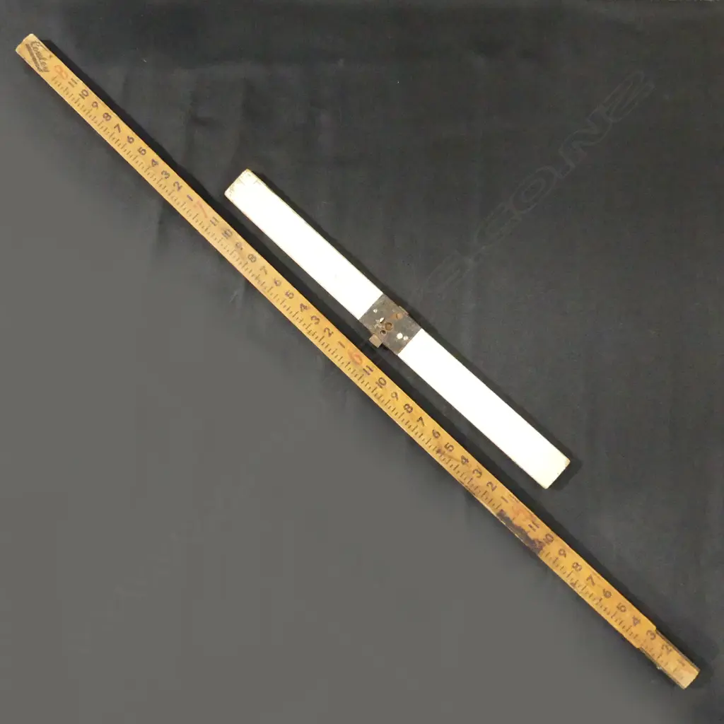 SURVEYOR’S MEASURING STICK BY COWLEY UK WITH CROSS BAR H. 1300MM   Image 1++