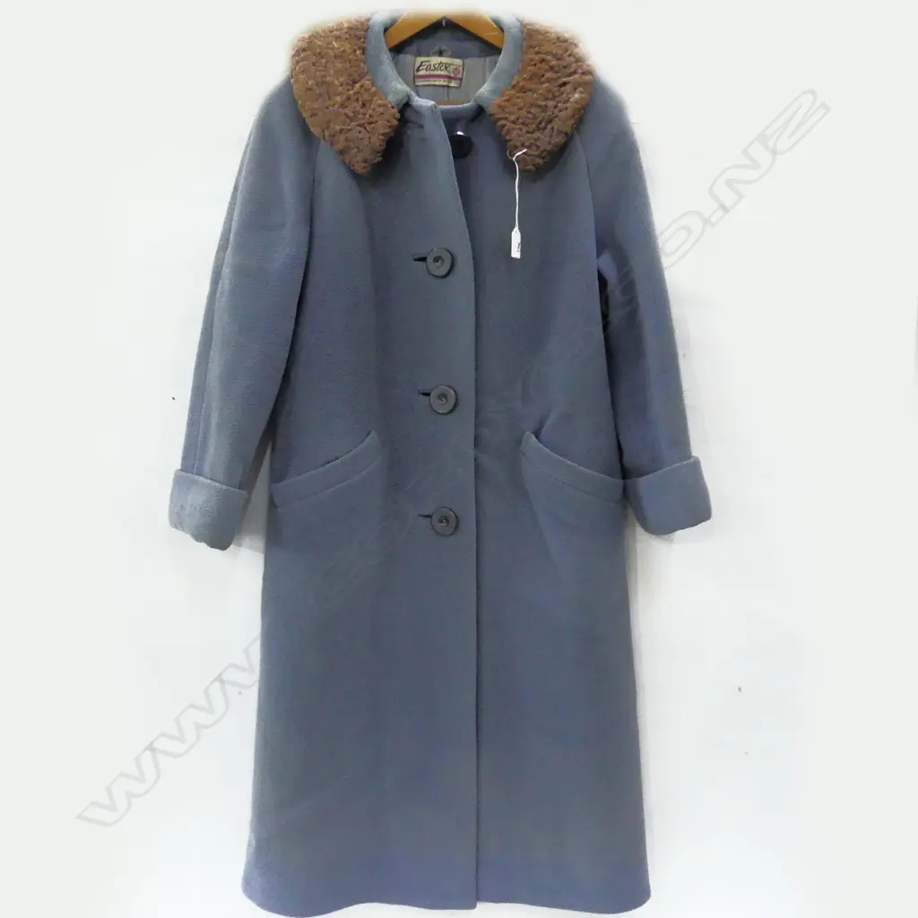 VINTAGE BLUE WOMANS COAT w. ASTRAKHAN COLLAR 'EASTEX NZ' Image 1++