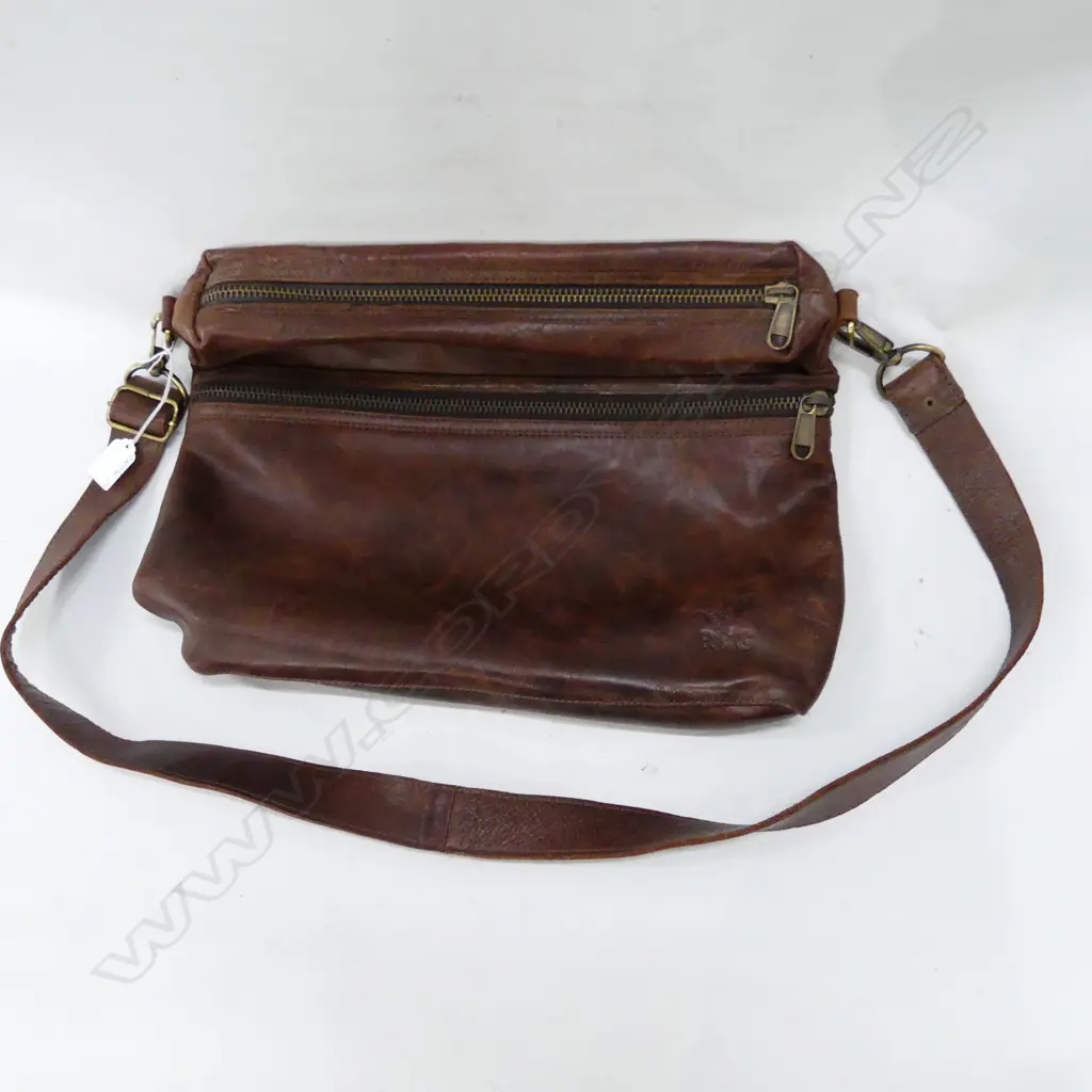 RODD & GUNN (NZ) TAN LEATHER CROSS BODY BAG, L. 440mm Image 1++