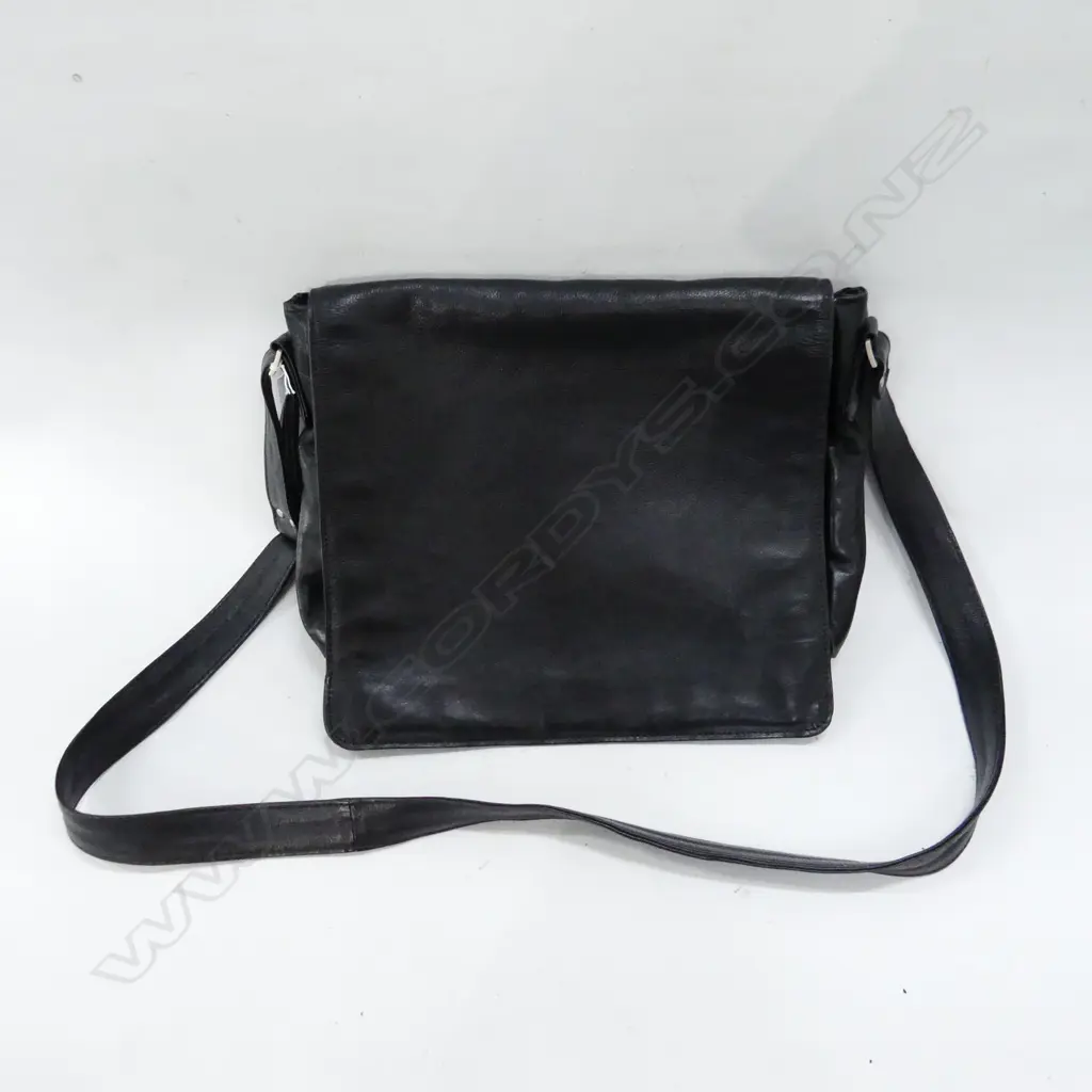 BUXTON (NZ) HAND MADE BLACK LEATHER CROSS BODY SATCHEL L. 390mm Image 1++