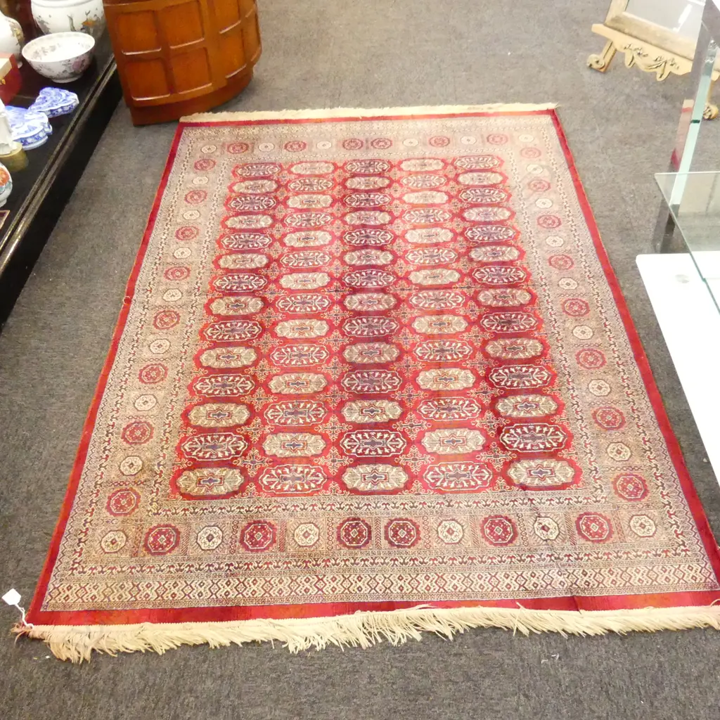 MACHINED RED RUG 2050x1390mm Image 1++