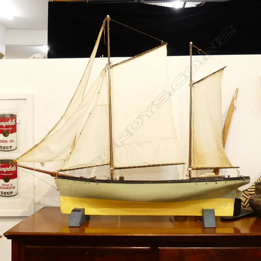 VINTAGE POND YACHT ON STAND H.1000 W.1120mm Image 1++