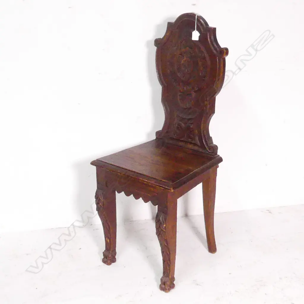 OAK CARVED BACKED HALL CHAIR H1M Image 1++