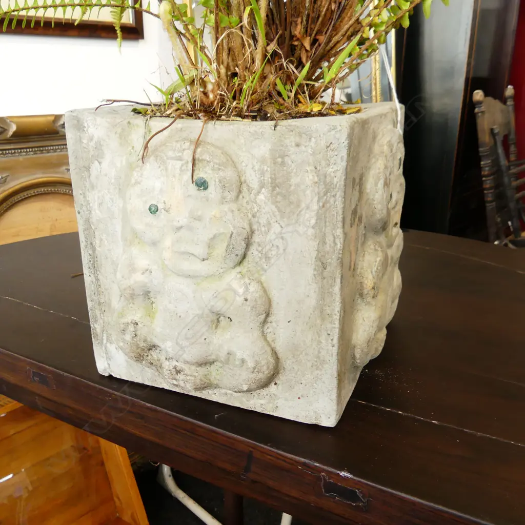 CONCRETE MAORI TIKI POT w. FERN H.1000mm Image 1++