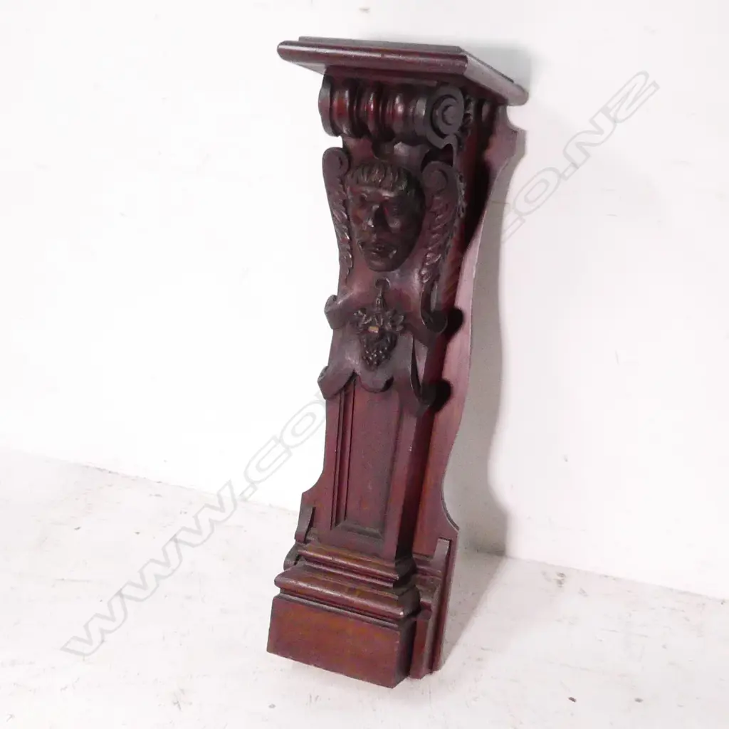 KAURI CARVED SINGLE FIREPLACE SUPPORT WITH FACIAL DETAIL. H.1050mm Image 1++