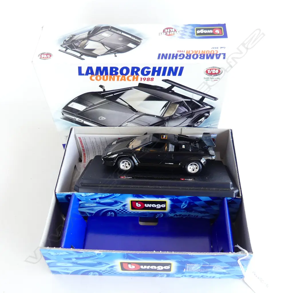 BURAGO LAMBORGHINI COUNTACH 1988, 1/24 - IN ORIGINAL BOX  Image 1++